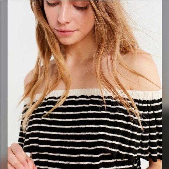 Urban Outfitters off the shoulder ruffle top black and cream XSmall - Picture 5 of 10